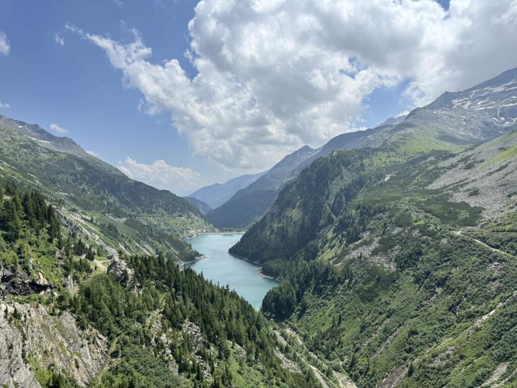 Der Berg in der Ferne ist exakt 0cm von uns entfernt. Alles ist eins und nicht-dual.